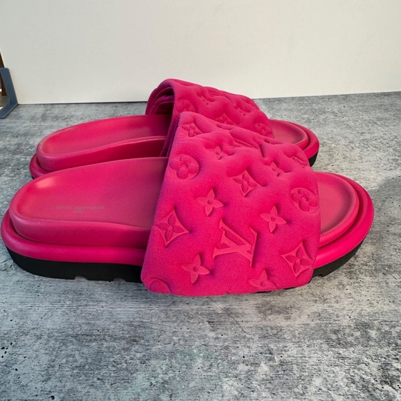 Louis Vuitton Pool Pillow Flat Comfort Slides - Picture 5 of 14